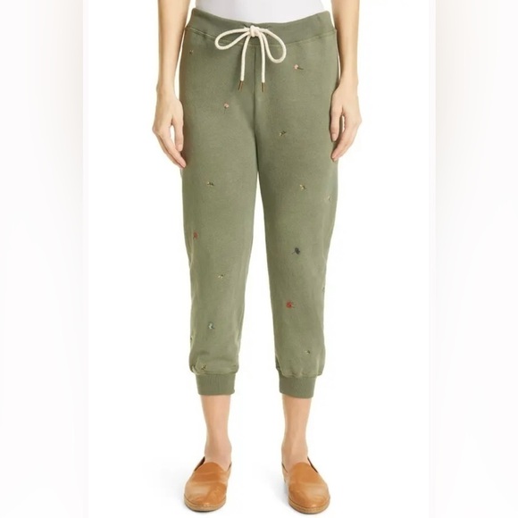 THE GREAT. The Cropped Sweatpants With Tossed Floral Embroidery in Army Sz-3 = L